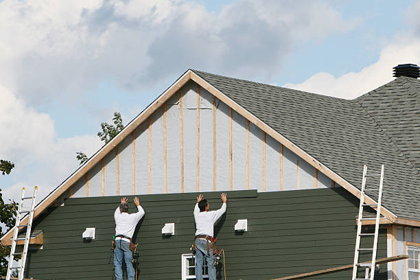 Professional Siding Installation technician working in Mount Pleasant, SC